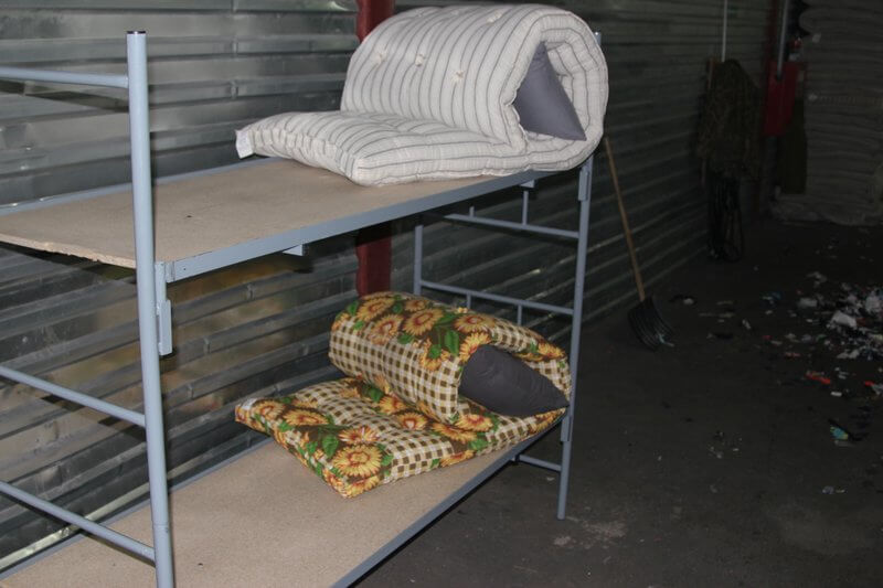 Металлические кровати для рабочих и строителей